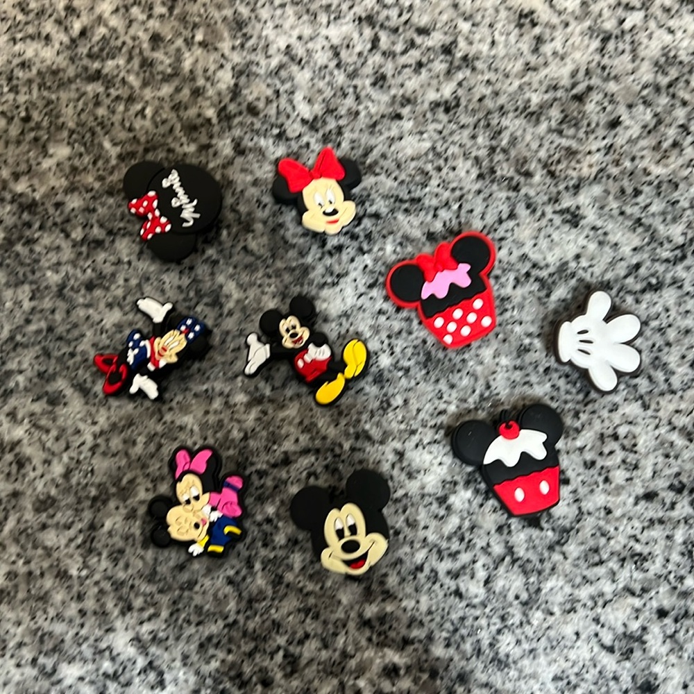 9 Mickey/Minnie Croc Jiblets